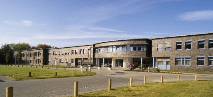 Außenansicht Klinik für Psychiatrie, Psychotherapie und Psychosomatik