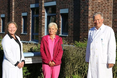 Priv.-Doz. Dr. Alexandra König , Patientin Carmen Schimmel, Prof. Here Folkerts (v.l.)